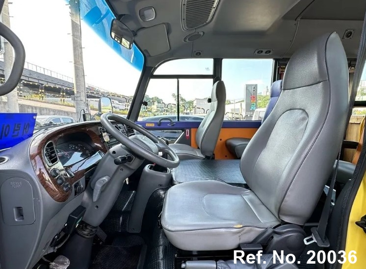  Hyundai / New County Stock No. 20036